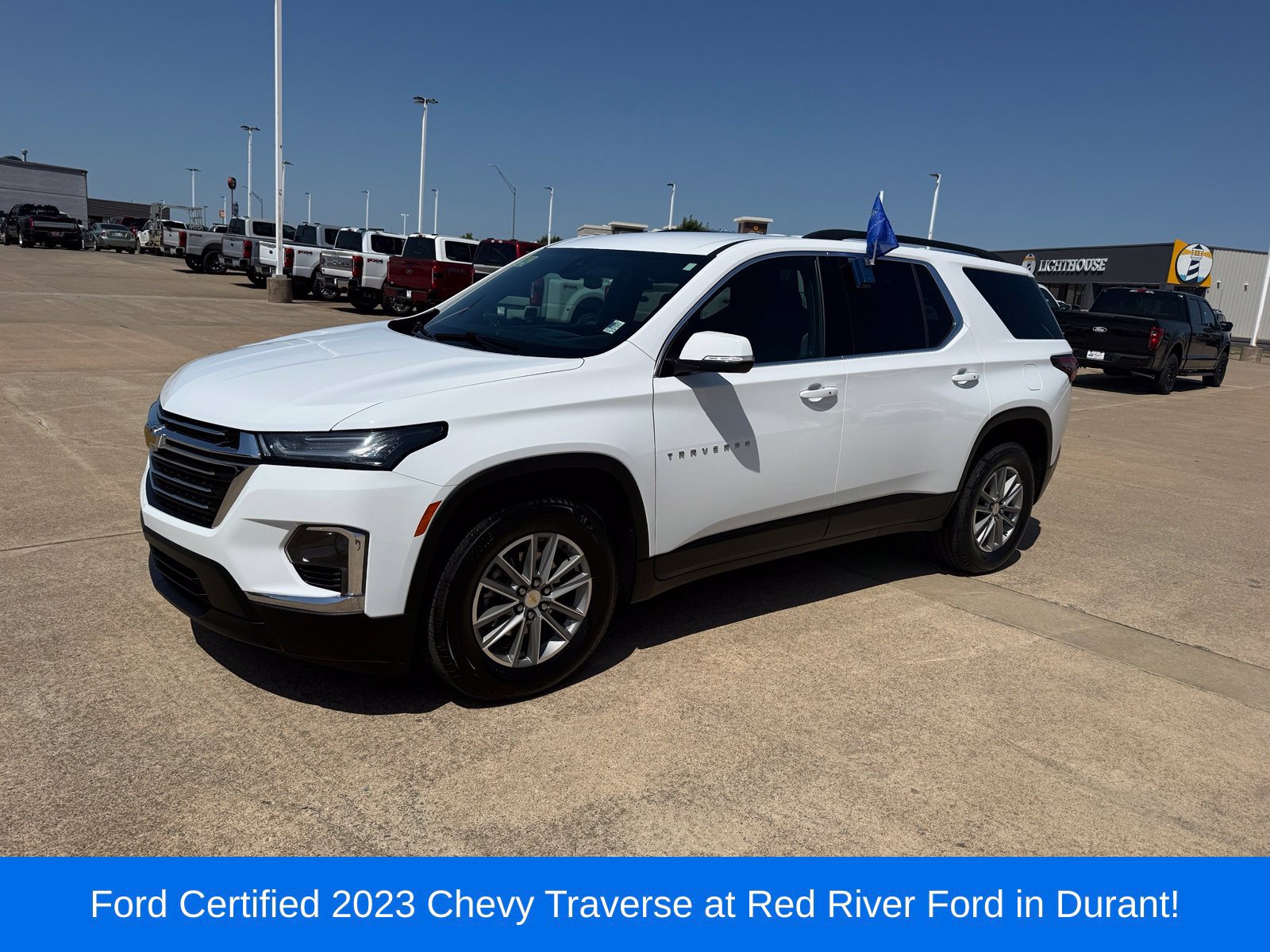 Used 2023 Chevrolet Traverse LT FWD image 1
