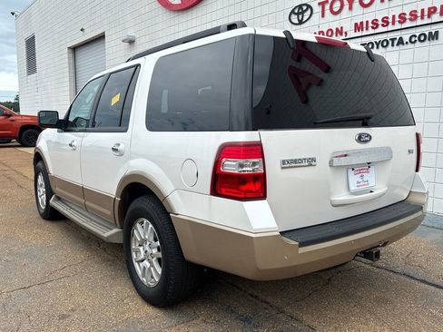 Used 2014 Ford Expedition XLT w/ Equipment Group 202A RWD image 4
