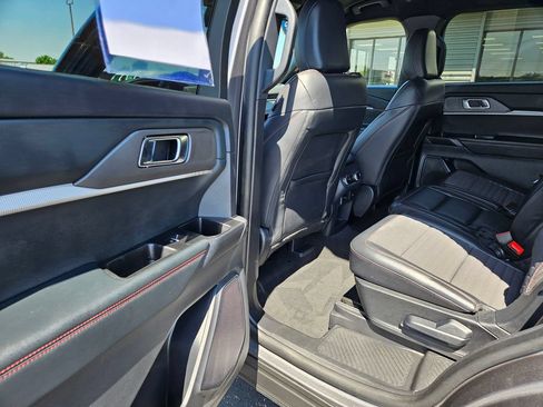 Used 2025 Ford Explorer ST-Line w/ ST-Line Street Pack AWD/4WD image 22