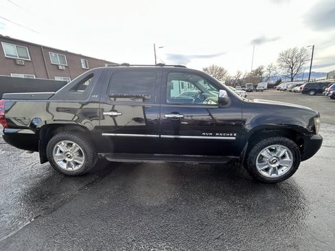 Used 2009 Chevrolet Avalanche LTZ AWD/4WD image 20