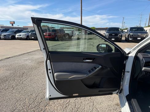 Used 2019 Toyota Avalon XSE image 21