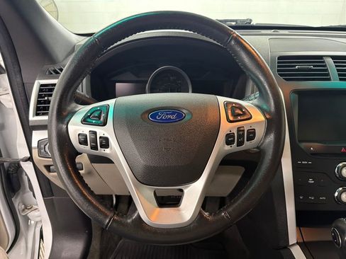 Used 2015 Ford Explorer XLT w/ Equipment Group 202A image 16