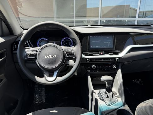 Used 2022 Kia Niro LX FWD image 16
