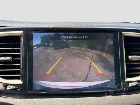 Used 2024 Chrysler Pacifica Touring-L image 28