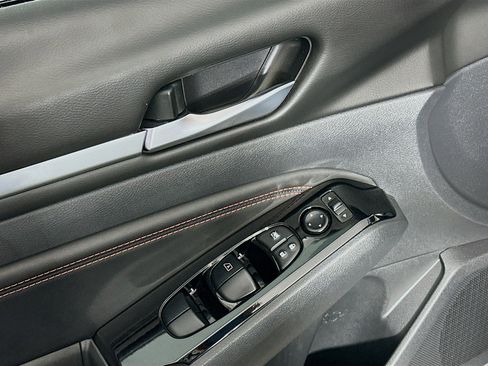 Used 2023 Nissan Altima 2.5 SR image 15