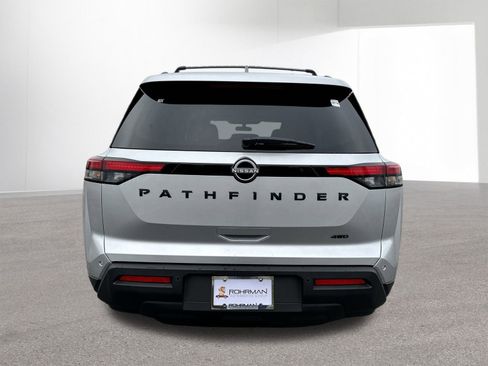 New 2025 Nissan Pathfinder SV w/ Black Appearance Package image 31