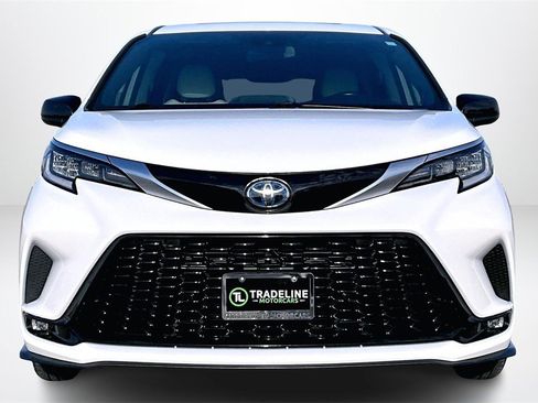 Used 2021 Toyota Sienna XSE image 2