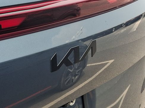 Used 2025 Kia Carnival SX Prestige FWD image 30