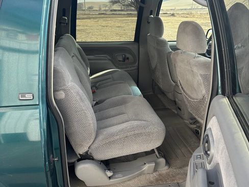 Used 1997 Chevrolet Suburban 4WD w/ Preferred Equipment Group 2 image 13