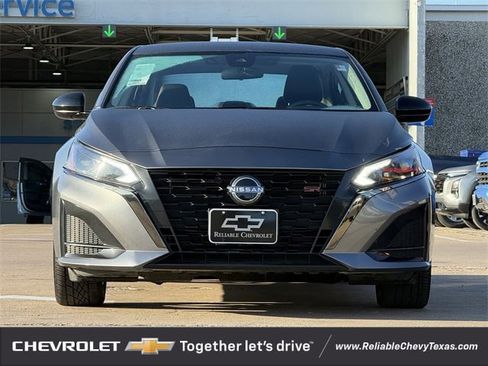 Used 2024 Nissan Altima 2.5 SR image 2