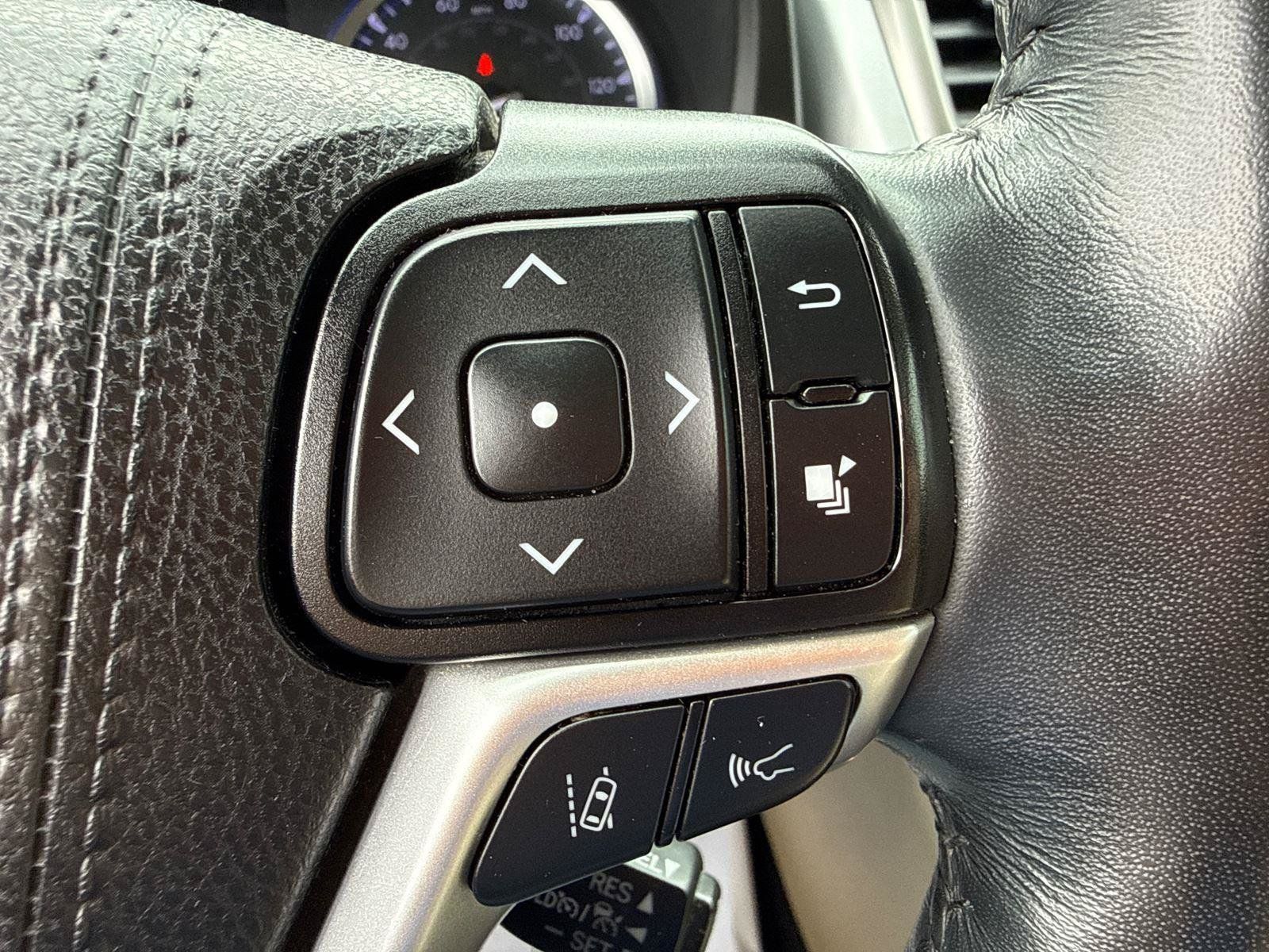 Used 2019 Toyota Highlander Limited Platinum AWD/4WD image 16