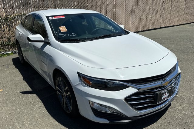 Used 2022 Chevrolet Malibu LT FWD image 2