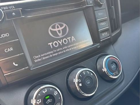 Used 2017 Toyota RAV4 LE FWD image 19