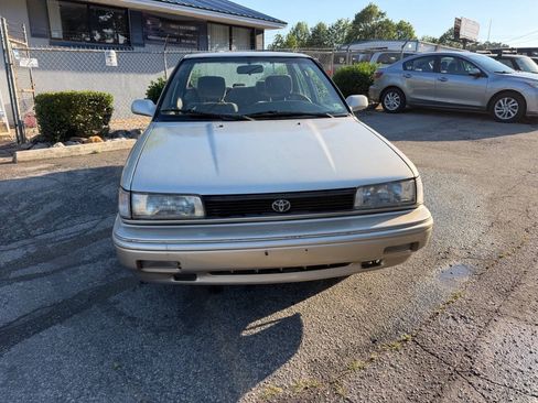 Used 1992 Toyota Corolla LE FWD image 2