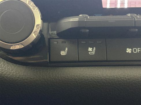 Used 2023 Toyota Tundra Limited AWD/4WD image 8