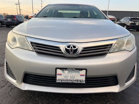 Used 2014 Toyota Camry FWD image 2