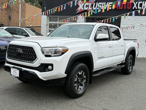 Used 2018 Toyota Tacoma TRD Off-Road AWD/4WD image 3
