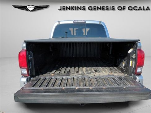 Used 2019 Toyota Tacoma TRD Sport image 13