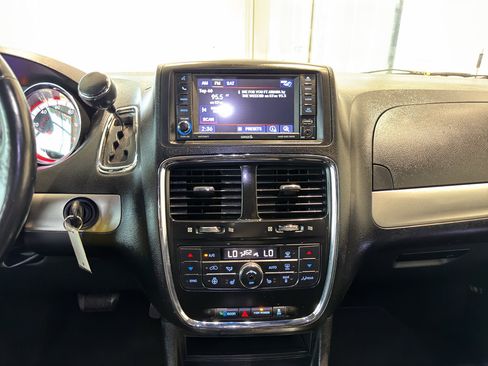 Used 2020 Dodge Grand Caravan GT FWD image 16