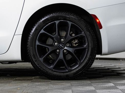 Used 2021 Chrysler Pacifica Touring-L w/ Uconnect Theater Family Group image 47