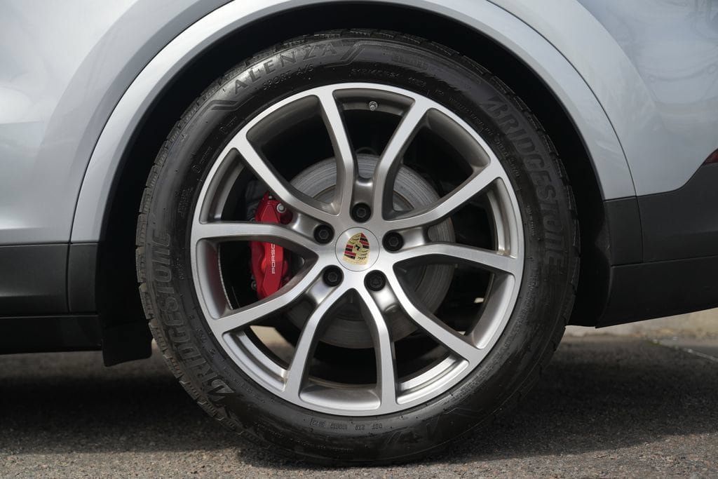 Used 2024 Porsche Cayenne S w/ Sport Chrono Package AWD/4WD image 14