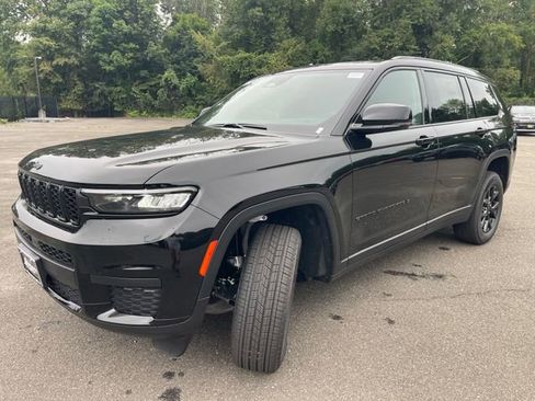 New 2025 Jeep Grand Cherokee L Altitude image 3