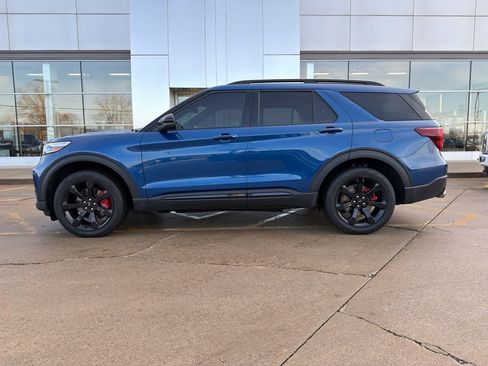 Used 2022 Ford Explorer ST w/ Equipment Group 401A image 2