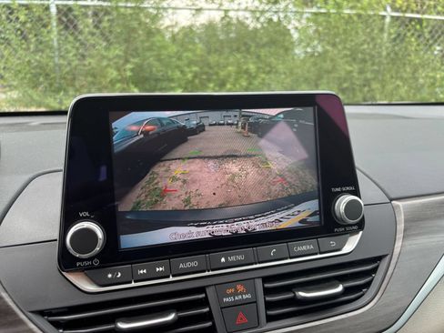 Used 2025 Nissan Altima 2.5 SV FWD image 23