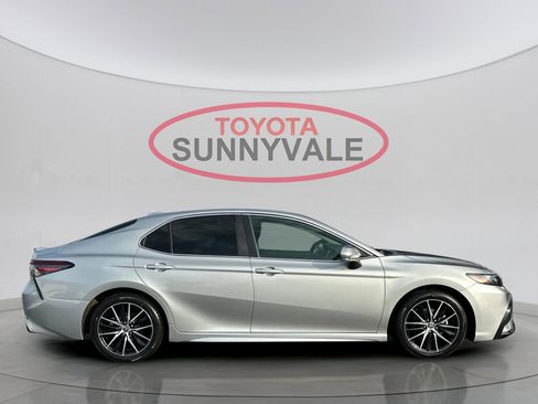 Used 2023 Toyota Camry SE image 9