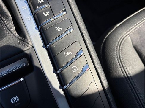 Used 2020 Porsche Macan AWD/4WD image 32