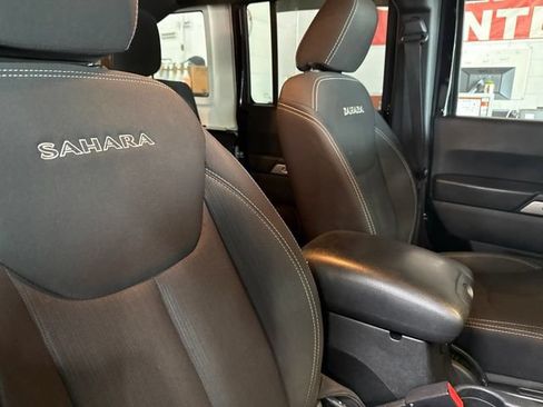 Used 2016 Jeep Wrangler Unlimited Sahara AWD/4WD image 27
