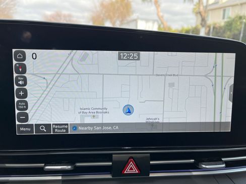 Used 2025 Hyundai Elantra SEL image 20