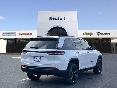 New 2025 Jeep Grand Cherokee Altitude image 5