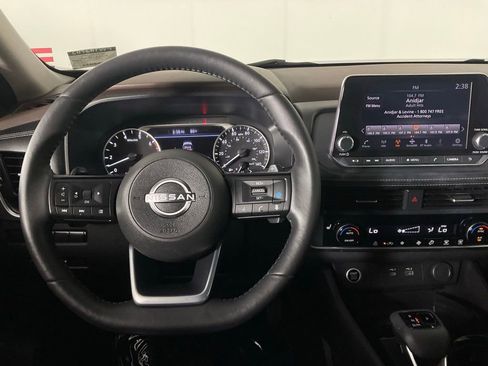 Used 2023 Nissan Rogue SV w/ SV Premium Package AWD/4WD image 16