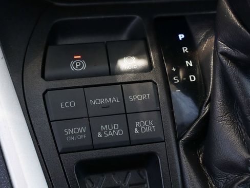 Used 2021 Toyota RAV4 LE AWD/4WD image 33