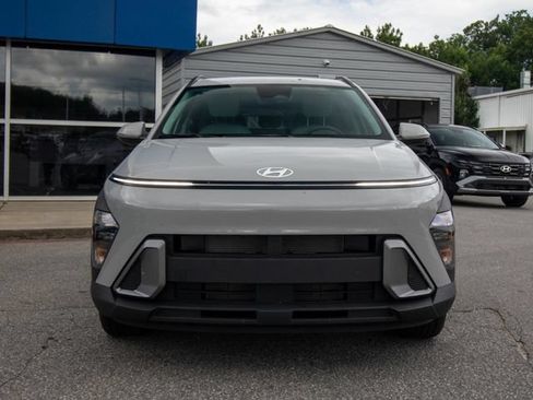 Used 2024 Hyundai Kona SEL FWD image 3