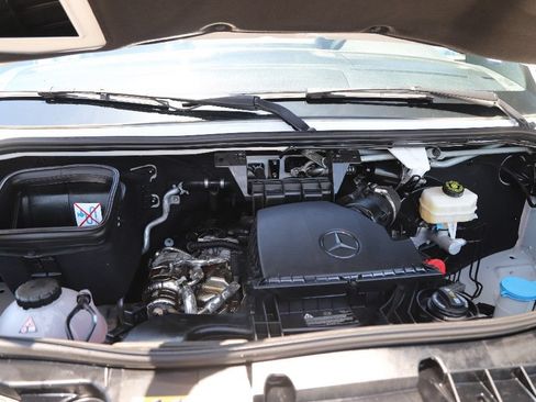 Used 2024 Mercedes-Benz Sprinter 2500 image 49