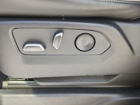 Used 2023 Cadillac Escalade ESV Premium Luxury image 23