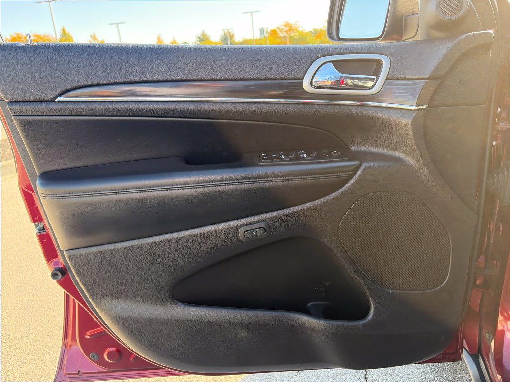 Used 2020 Jeep Grand Cherokee Limited AWD/4WD image 13