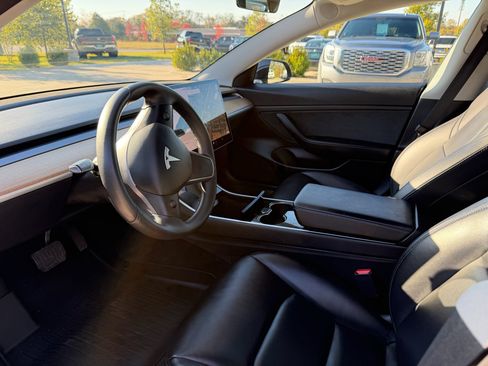 Used 2020 Tesla Model 3 image 9