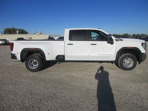 New 2026 GMC Sierra 3500 Pro image 3