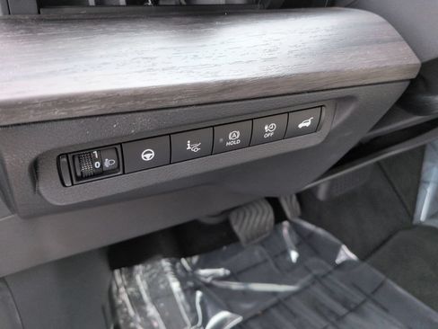 Used 2023 Nissan Ariya AWD image 24