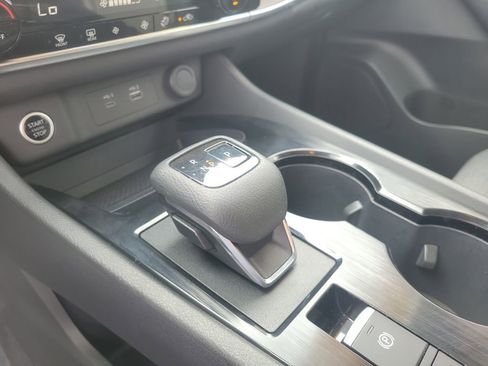 Used 2023 Nissan Rogue SV image 25