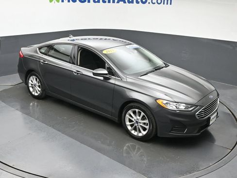 Used 2019 Ford Fusion SE FWD image 3