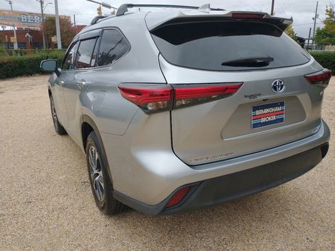 Used 2020 Toyota Highlander XLE image 14