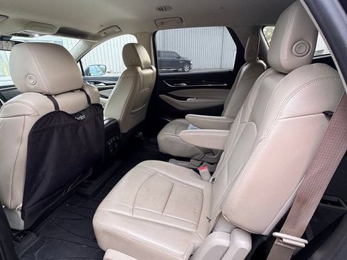 Used 2018 Buick Enclave Essence FWD image 8