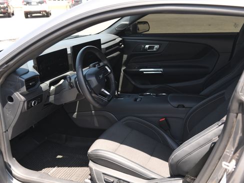 Used 2025 Ford Mustang GT RWD image 14