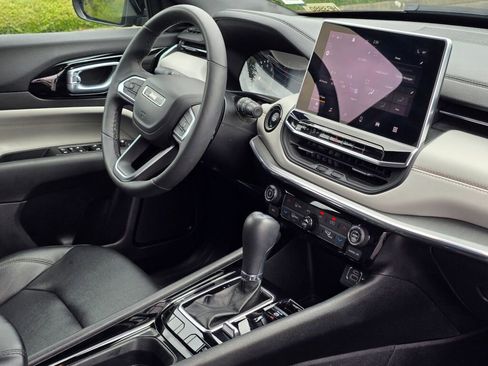 Used 2024 Jeep Compass Limited image 46