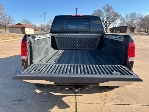 Used 2005 Nissan Titan LE w/ (U01) Nissan Navigation Pkg image 35