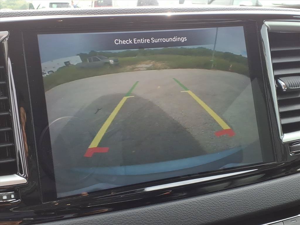 Used 2023 Chrysler Pacifica Touring-L FWD image 14